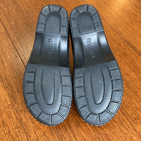 Like new Eastland clogs sz 6 - Picture 5 of 6